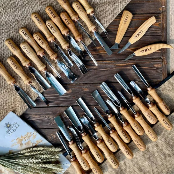 Chip And Gouges On Table Juego de 30 herramientas para tallar madera, Gubias, Cuchillos y Cince ...