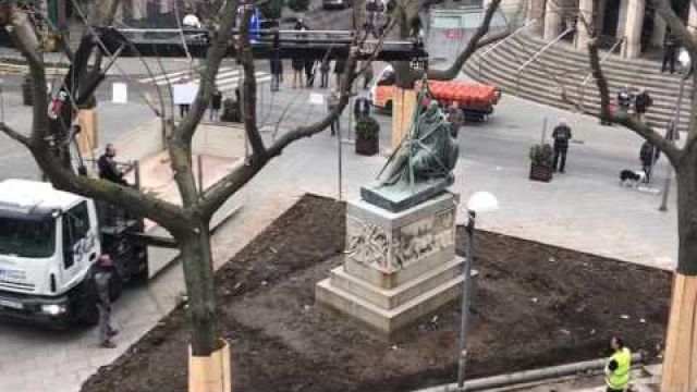Retirada de la estatua de Cervantes en Ciudad Real